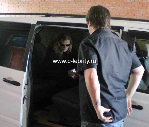 Лидер MEGADETH бегает от фанатов в Москве