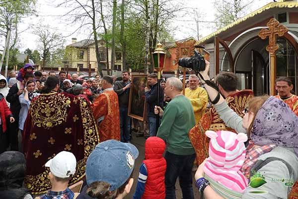 передачи икона Святого Георгия Победоносца kryostny-j-hod-s-altarnoj-ikonoj-svyatogo-georgiya-pobedonostsa