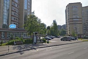 Полиция задержала вандала, разбившего стекла двух остановок