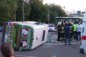Напротив «Иридиума» перевернулась маршрутка