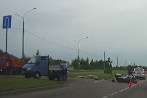 На Кутузовском шоссе в мотоциклиста врезалась «Газель»