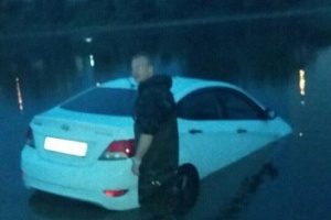 В Зеленограде утонул автомобиль