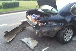 Пьяный водитель BMW X3 протаранив Nissan уехал с места ДТП