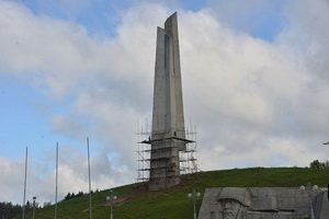 На Ленинградке началась реставрация «Штыков»