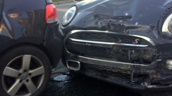 Водителя зажало между двумя машинами в аварии на Солнечной аллее