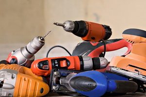 Строители пытались продать в Крюково похищенные инструменты