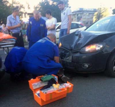 Водителя зажало между двумя машинами в аварии на Солнечной аллее