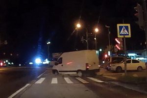 Дорожные полусферы фургону не помеха