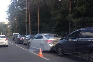 Кроссовер собрал «паровозик» на Московском проспекте