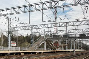 Пешеходный мост над железной дорогой в Малино ждет ремонт