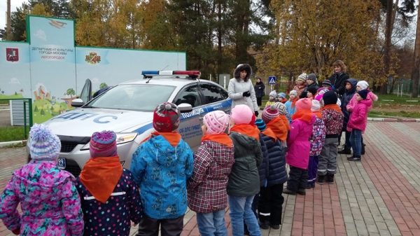 Для зеленоградских дошкольников провели занятие по дорожной безопасности