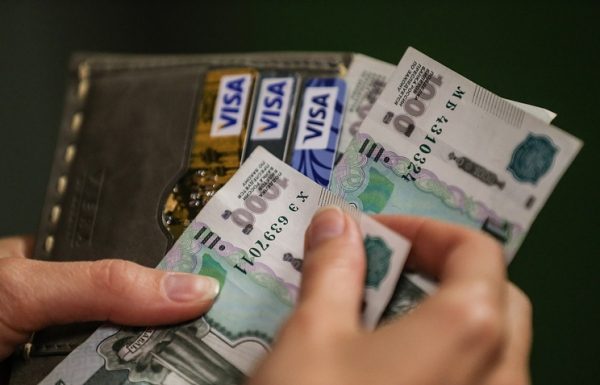 СМИ: в России увеличились случаи воровства денег с банковских карт
