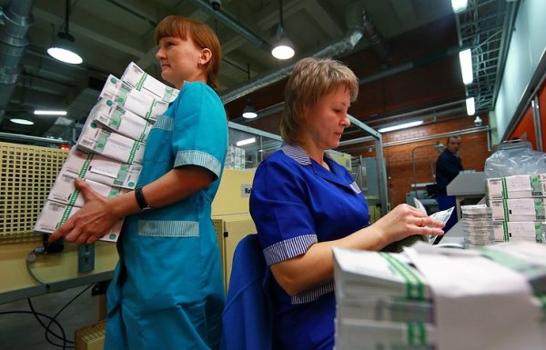 ЦБ не исключает возможности введения пластиковых банкнот в денежное обращение