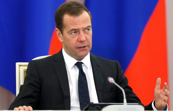 Медведев проверит, как выполняется план по стабильному социально-экономическому развитию
