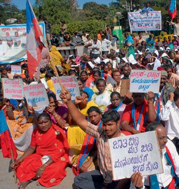 Кто такие индийские неприкасаемые, и можно ли их трогать?