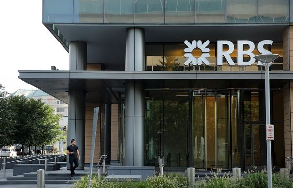 RBS не комментирует информацию о пересмотре решения по закрытию счетов RT