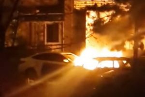 Две машины сгорело ночью в 1 микрорайоне