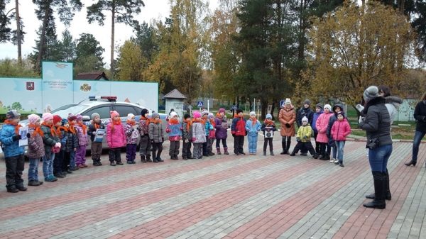 Для зеленоградских дошкольников провели занятие по дорожной безопасности
