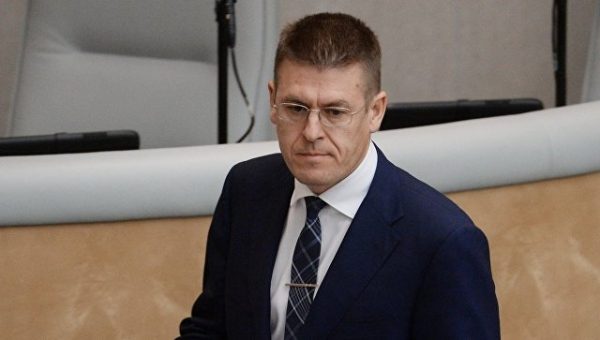 Медведев объявил замечание первому замминистра культуры Аристархову