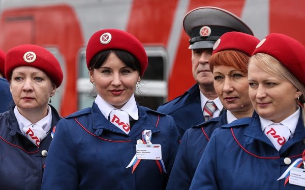 Оформленный в честь столетия Транссиба поезд отправился из Москвы во Владивосток