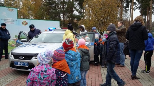 Для зеленоградских дошкольников провели занятие по дорожной безопасности