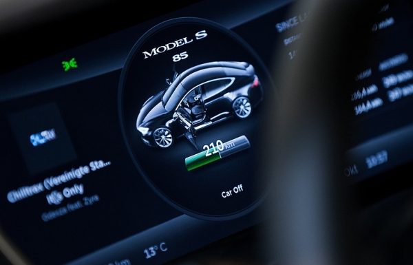 Tesla будет оснащать все свои машины системами для полностью автономной работы автопилота