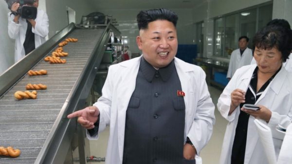 Статуи, фальшивые доллары и ещё 6 статей экспорта Северной Кореи