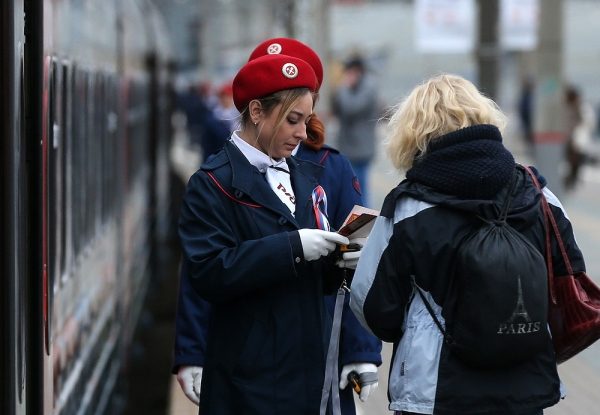 Оформленный в честь столетия Транссиба поезд отправился из Москвы во Владивосток