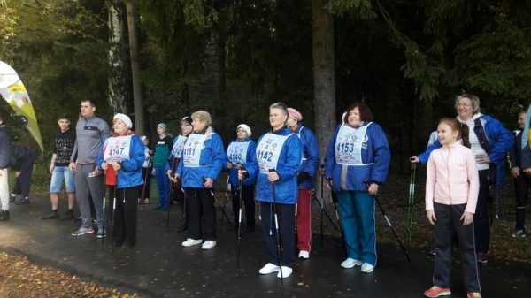 1 октября в Зеленограде прошли соревнования по скандинавской ходьбе