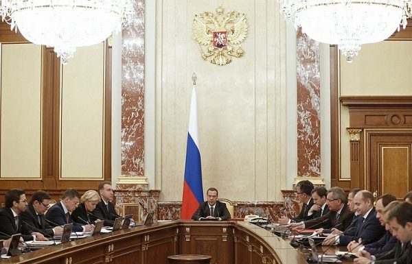 Кабмин РФ обсудит привлечение ученых в вузы и пакет законопроектов о соцвыплатах