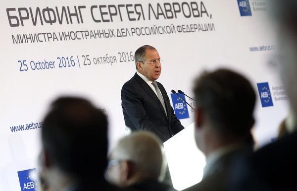 Лавров: "порвать в клочья" российскую экономику не удастся