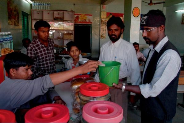 Кто такие индийские неприкасаемые, и можно ли их трогать?