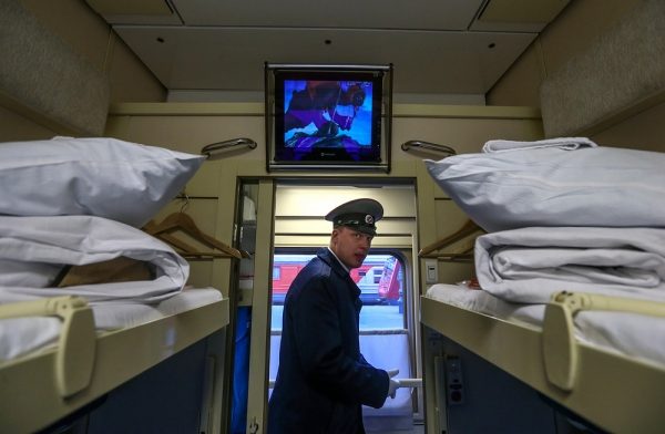 Оформленный в честь столетия Транссиба поезд отправился из Москвы во Владивосток