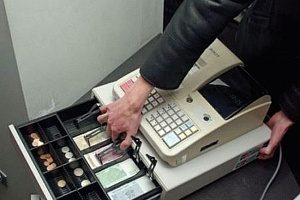 Находящийся под следствием мужчина ограбил магазин