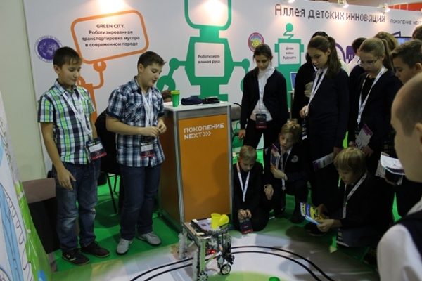Зеленоградские лицеисты презентовали робототехнический проект на выставке Russian Interactive Week 2016