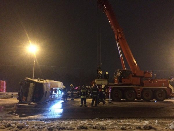 Бензовоз с топливом опрокинулся на Ленинградском шоссе