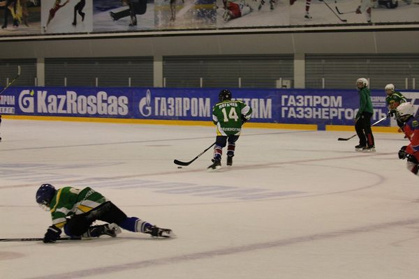 Когда защита забивает! Логачев Сергей выходит на встречу противнику и забивает гол!