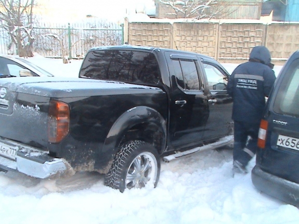 Взрывотехники обследовали якобы заминированный автомобиль