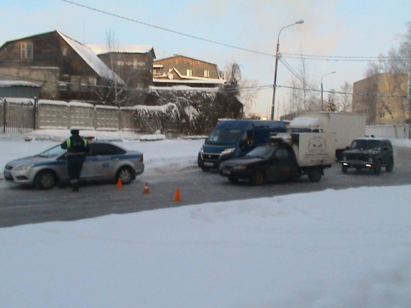 Взрывотехники обследовали якобы заминированный автомобиль