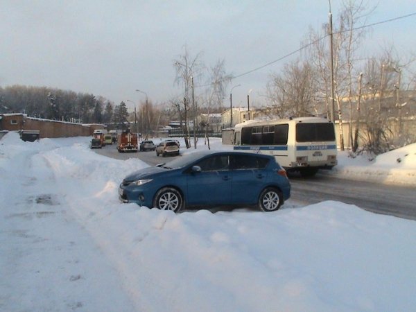 Взрывотехники обследовали якобы заминированный автомобиль
