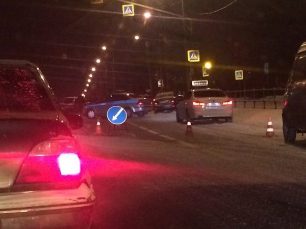 Автоледи на иномарке врезалась в стоящий на светофоре ВАЗ
