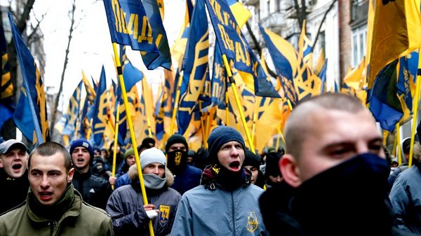 Activists of the National Corps political party attend a march demanding to complete the investigation into the killings during the Ukrainian pro-European Union (EU) mass protests in 2014, on the Day of Dignity and Freedom in central Kiev, Ukraine, November 21, 2016. REUTERS/Valentyn Ogirenko - RTSSNMS
