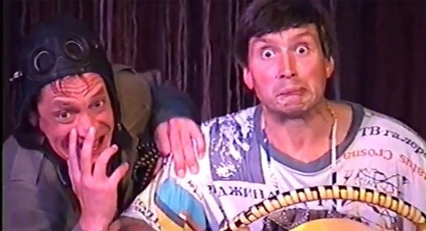 vedogon-teatr-priglashaet-na-teatral-ny-j-goluboj-ogonyok-so-stolikami-zakuskami-i-syurprizami