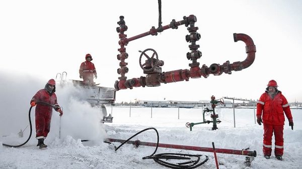 Нефтеэкспортеры приступили к сокращению добычи