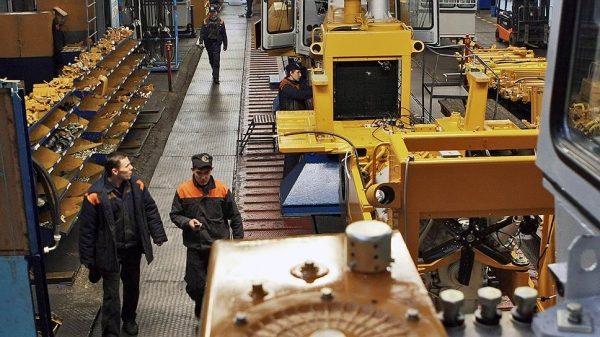 Тракторы погонят через границу