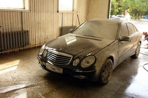 Работник автомойки угнал иномарку