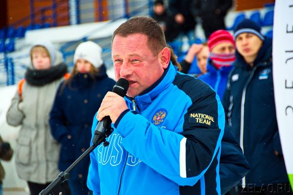 uchastnikov-snezhnogo-regbi-privetstvovali-zamestitel-prefekta-okruga-oleg-panin