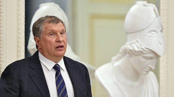Игорь Сечин наверстает обещанное