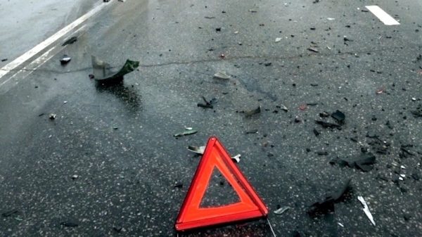 В центре Зеленограда проскочившая на «красный» иномарка сбила двух пешеходов