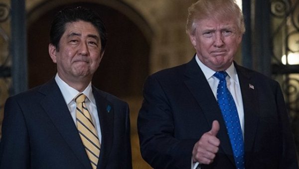 Абэ заявил, что Трамп с пониманием отнесся к словам о важности диалога с РФ